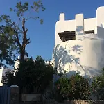 Cozy Cycladic , Close To