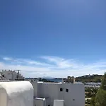 Cozy Cycladic , Close To Ferienhaus *