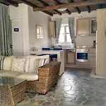 Cozy Cycladic , Close To Ferienhaus *