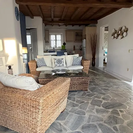 Cozy Cycladic , Close To Ferienhaus *